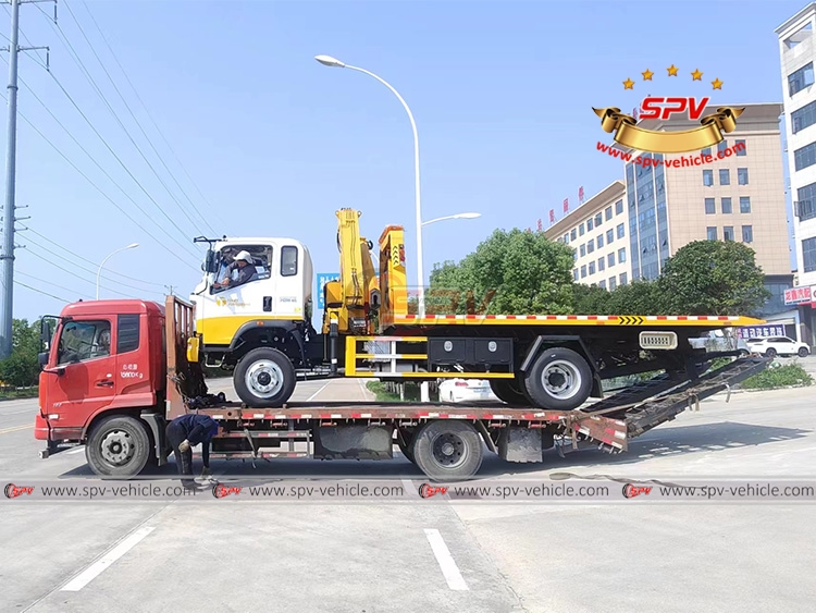 Road Wrecker with crane Sinotruk Ready shipping to Shanghai Port-Right Side